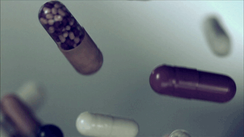 livelifeandletitbe:  poppin pills.. 