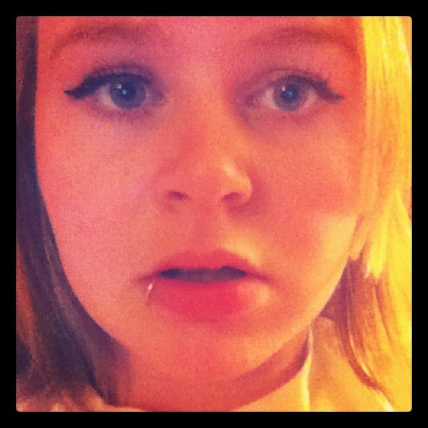 fuckmeinthe-backseat:  Hoop in da lip (Taken with instagram)  Cute!
