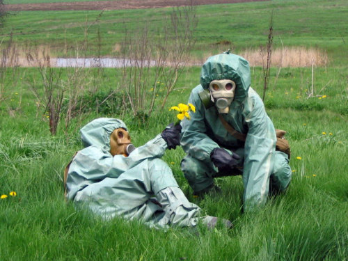 gluten-free-pussy:Me and my gf having a romantic picnic in Chernobyl 