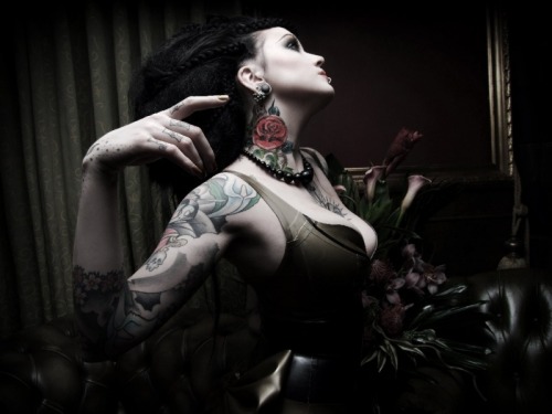 1-0-1inkedgirls:  Model Nina Kate; Jane Doe Latex (Clothing Designer); Ceri Cushen (Hair Stylist) JWBeauty (Makeup Artist); silent-view (Photographer)