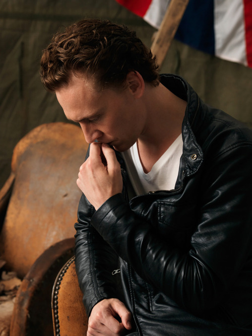 becca11389:  almond-shaped-alien-eyes:  Could Tom Hiddleston have ever imagined how