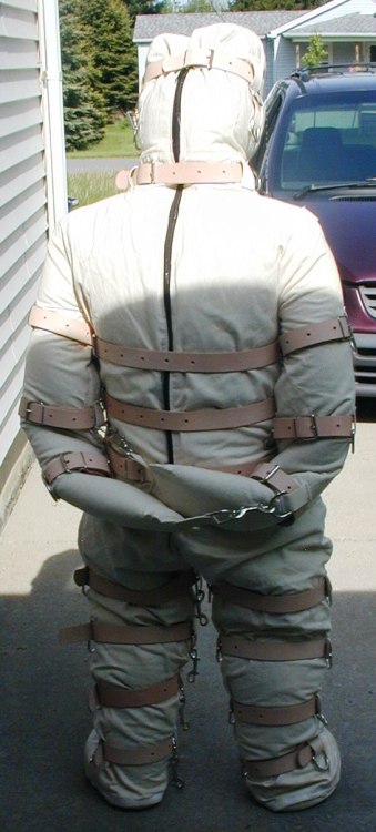 anorakparkafan: oconbdsmsklave: stupidchastityslave: My new straight jacket bondage suit. Anybody wa