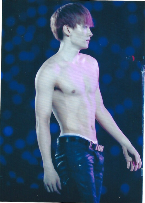 haewookie:  unnnnff his body is amazing T__T<3  To sexy!! X……x