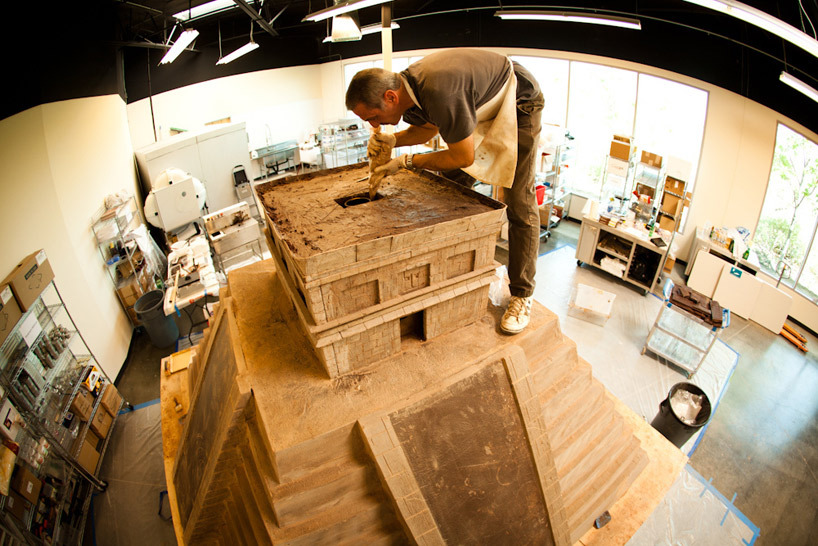 myampgoesto11:  MAYAN TEMPLE BUILT FROM 9 TONS OF CHOCOLATE the world’s largest