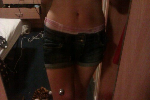stay-alittle:  Waistband issues - for anon. 