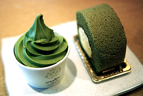 southkoreanfood:  GREEN TEA YOGURT & GREEN TEA CAKE ROLL @ O’SULLOC TEA HOUSE MUSEUM, SOUTH KORE