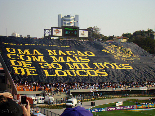  Não importa ficar 500 anos sem ganhar libertadores, cair para a 10ª divisão ou ficar mais 100 anos sem ganhar nenhum título. Eu nunca vou deixar de demonstrar o meu orgulho de ser corinthiano, Corinthians eu nunca vou te abandonar.-Smith