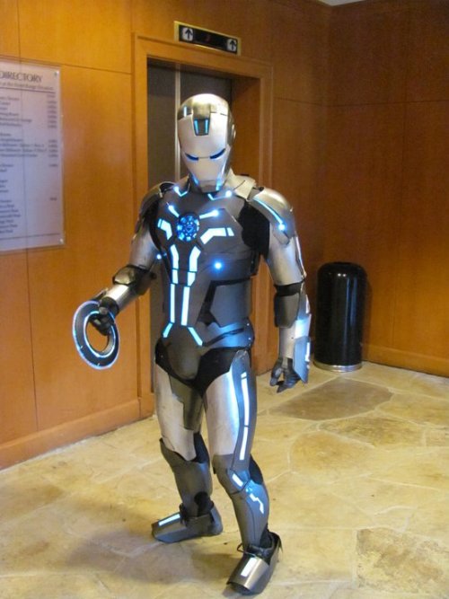 winzler: thelordofwinterfell: Adding Tron designs to most costumes make them much cooler Merge all t