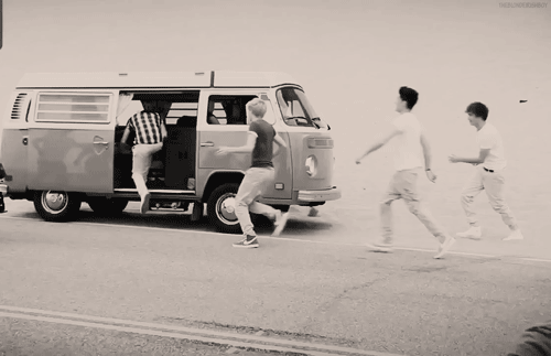 leighannesflatcaps:  “into the van lads!”