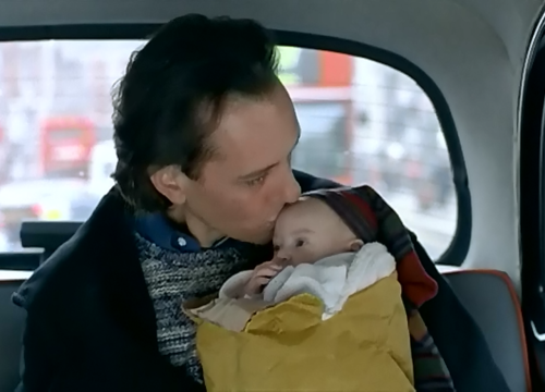 captnbunny:reiseioni:It’s Richard Grant with a baby in a paper sack with a sock on her head.THEARUIR