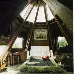 fuckyeahawesomehouses:  Romantic boho bedrooms