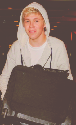 eox-k-deactivated20151218:  Niall arriving at Heathrow Airport 