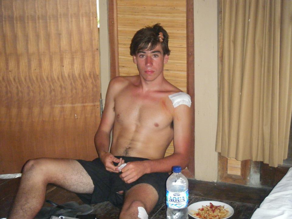 straightladsnaked:  love these kinda shots where you accidentally catch a mate with