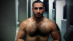 yummy,  I love strong masculine men.  hope his package is just as big