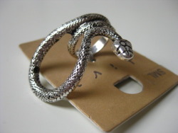 Tren-Dy:  D-Aphne:  Snake Ring From ‘D I V A’  I Need It