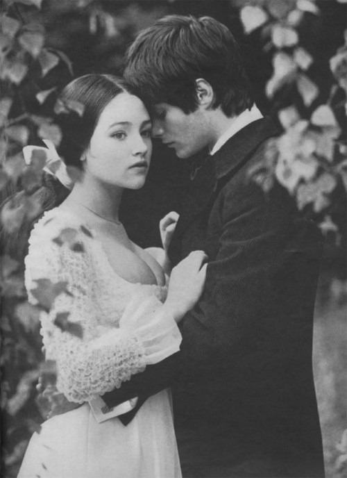 lament-for-the-past:  Sweet Romeo, we all know how thee glanceth at thy Juliet’s