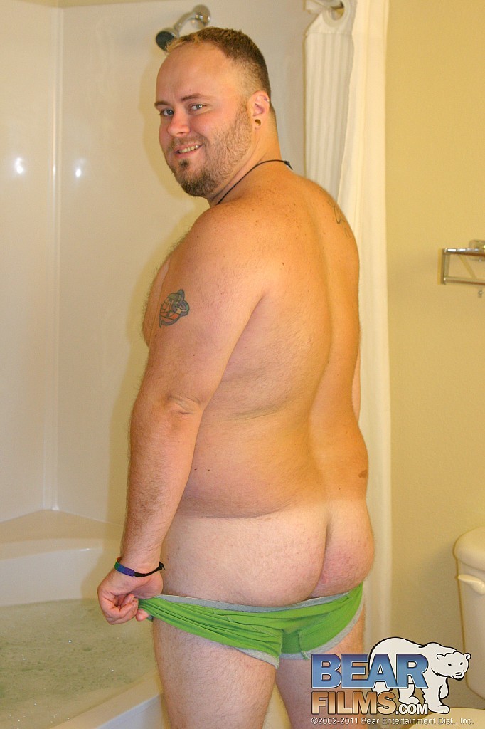 authentic13:  cubbysworld:  heres a few pix from my model shoot with bearfilms, hope