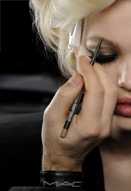skinnyandtallmodels:  Daphne Groeneveld