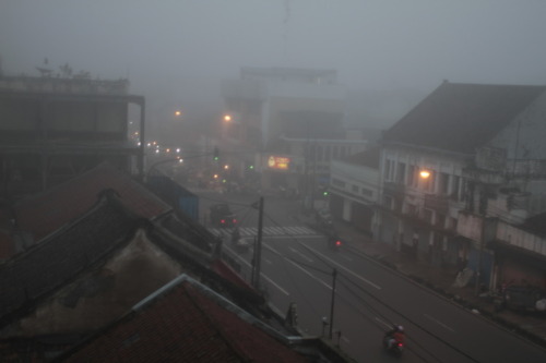 Bandung di pagi hari ini kaya Silent Hill