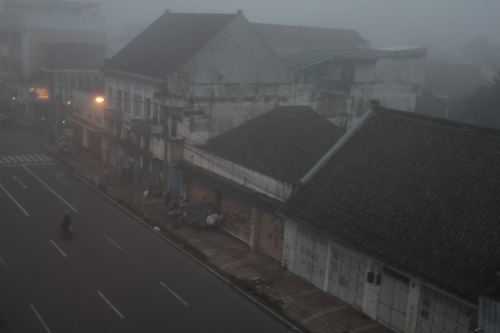 Bandung di pagi hari ini kaya Silent Hill