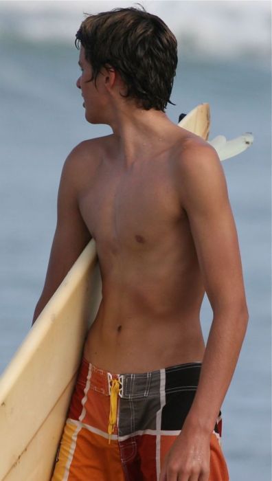 bluntsmokr:  80ys-8l0g:  terrific tummy :)p  (via TumbleOn) 