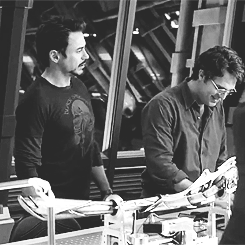 #my most favourite thing about this whole scene is that bruce actually smiles #he doesn’t find tony annoying he finds him ~amusing  