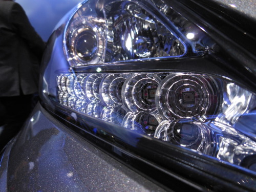 headlights of a Hyundai Azera