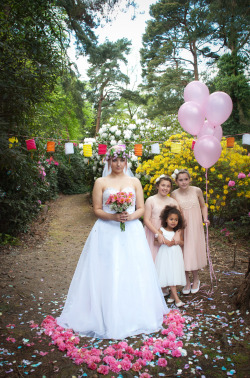 so heres me at my fake wedding. ;) didn&rsquo;t find one i wanted that had confetti or bubbles in but this one works (: