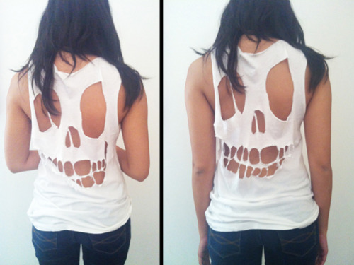 solanum-injection:DIY Skull T-ShirtTruebluemenadyou: I’m reblogging this because the tutorial 
