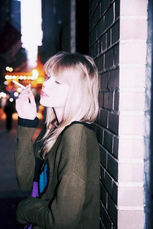 we-had-a-promise-made:  GRUNGE AND BEAUTY, ALWAYS FOLLOW BACK
