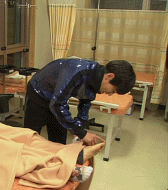 seunghyunscissorhands-blog: seunghyun’s foot fetish and jiyong’s ticklishness~