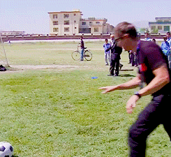 kaciart:antrea:Jeremy Renner playing soccer with kids in Afghanistan [x]Omg this video was really am