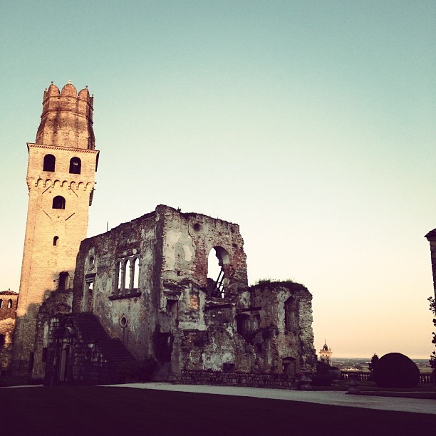 Castello di San Salvatore (Italy) -#italy #polworld #castle#igerspadova #veneto#vertigo#pol