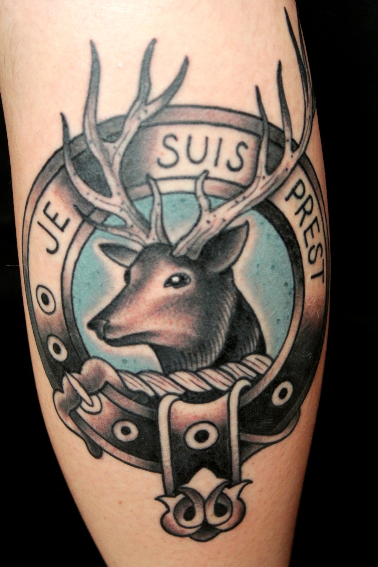 nightmer:
“ fuckyeahtattoos:
“ My Family Crest || Clan Fraser. 6 notches for the members of my family, 6 points on each antler combine to 12 representing the year. All divisible by 3, which is the number that controls my universe. Je Suis Prest means...