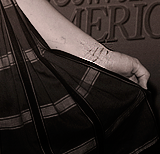 we-heart-demi:  […] Ela fez a tatuagem