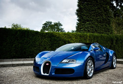 allplatinumeverything:  Bugatti Veyron