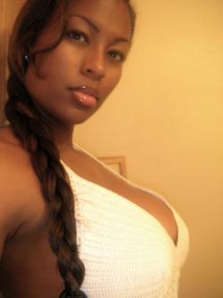 cute lips &amp; im feeling her skin tone 8)  sexy black and beautiful