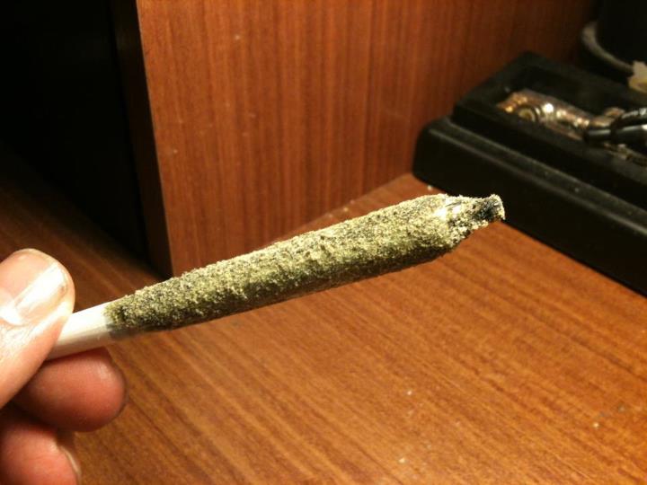 weedporndaily:  Joint dipped in hash oil and rolled in O.G. Kief  HAHAHAHAHAHAHHAAHAH