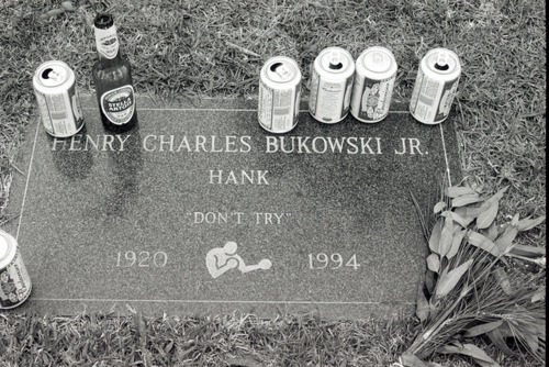 XXX andthatis:  Bukowski grave: always let some photo