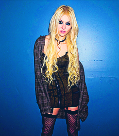 garoldman:  garoldman-blog: → 35 flawless people (in no particular order)  20. Everyone