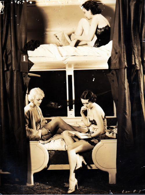una-lady-italiana: showgirls on a train, 1930