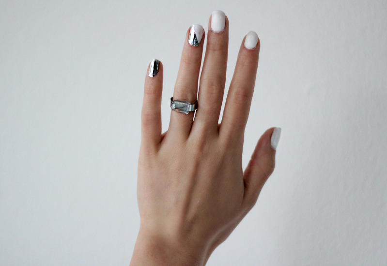 glowingcoconuts:  re-fre-sh:  love the nails   luv