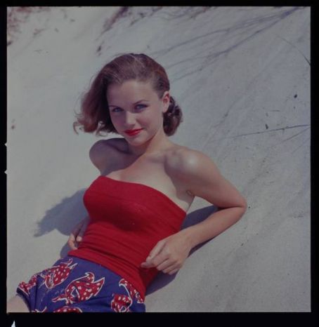 whatsjohnbeensmoking:  Lee Remick 