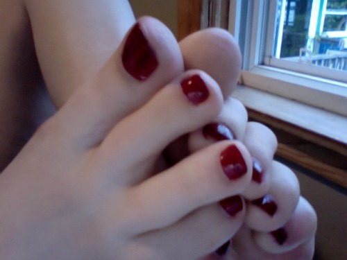 polished toes