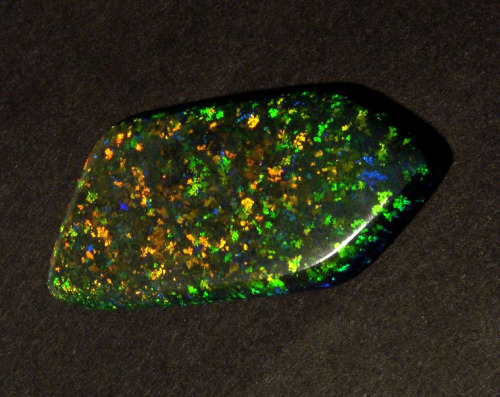 amourdefraise:vibratingsounds:tenaflyviper:Can we just take a minute here to appreciate opals?From t