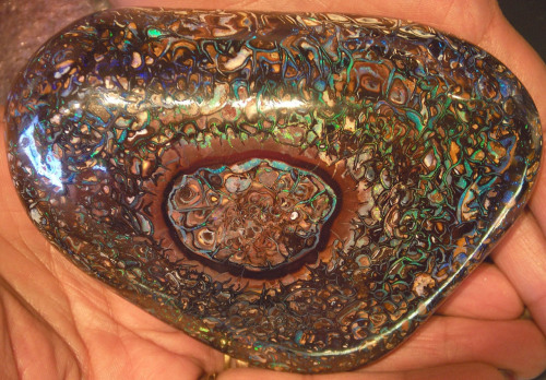 amourdefraise:vibratingsounds:tenaflyviper:Can we just take a minute here to appreciate opals?From t