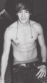 beautifuldirectionboys:  One Direction → Shirtless 