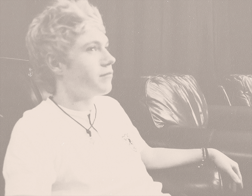 happinessishardtofind:  Describe yourself in three words: Carefree, Irish and blonde.