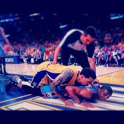 ta-ble:  basnam:  jamtastik:  therenaissanceratchet:  beefmcjerky:  Lakers come out on top! (Taken with instagram)  Matt Barnes is the Booty Warrior…  russel got the rape victim face on too…  basketball pretty gay now  nothing wrong wit a little bump