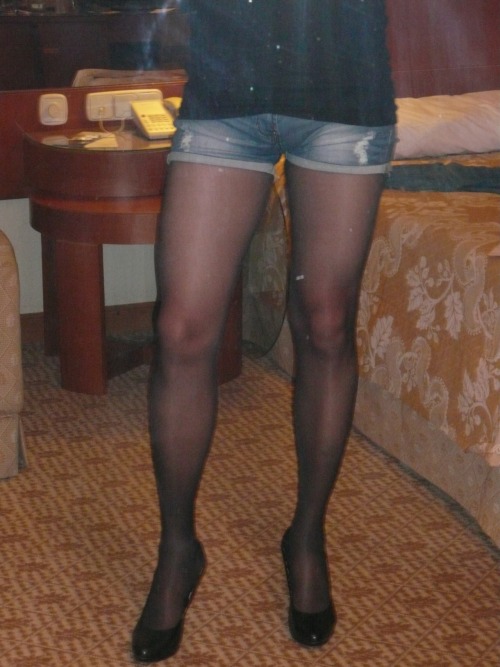 vaninacd: nice legs for a guy